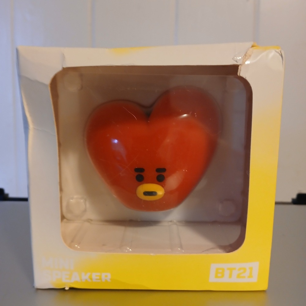 BT21 TATA Mini Bluetooth Speaker Line Friends Wireless MKB-S300 Red Heart